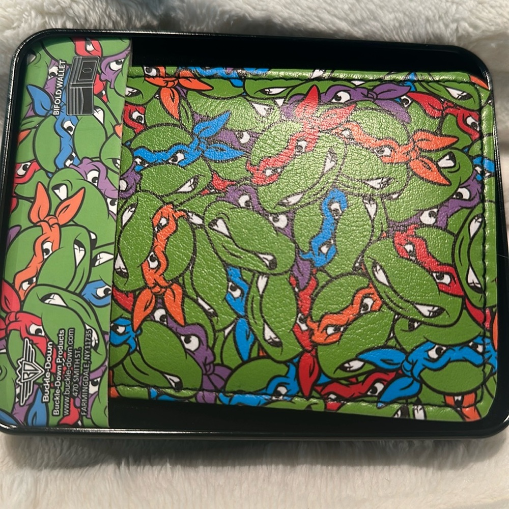 NWT Buckle Down Bi-Fold Wallet with Credit Cards, ID and Bill Slots.